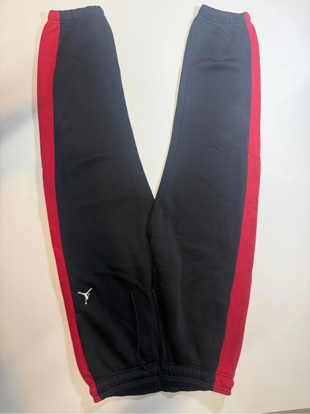 Nike Men’s Jordan‎ Black Sweatpants with Red Side Stripes Size Small